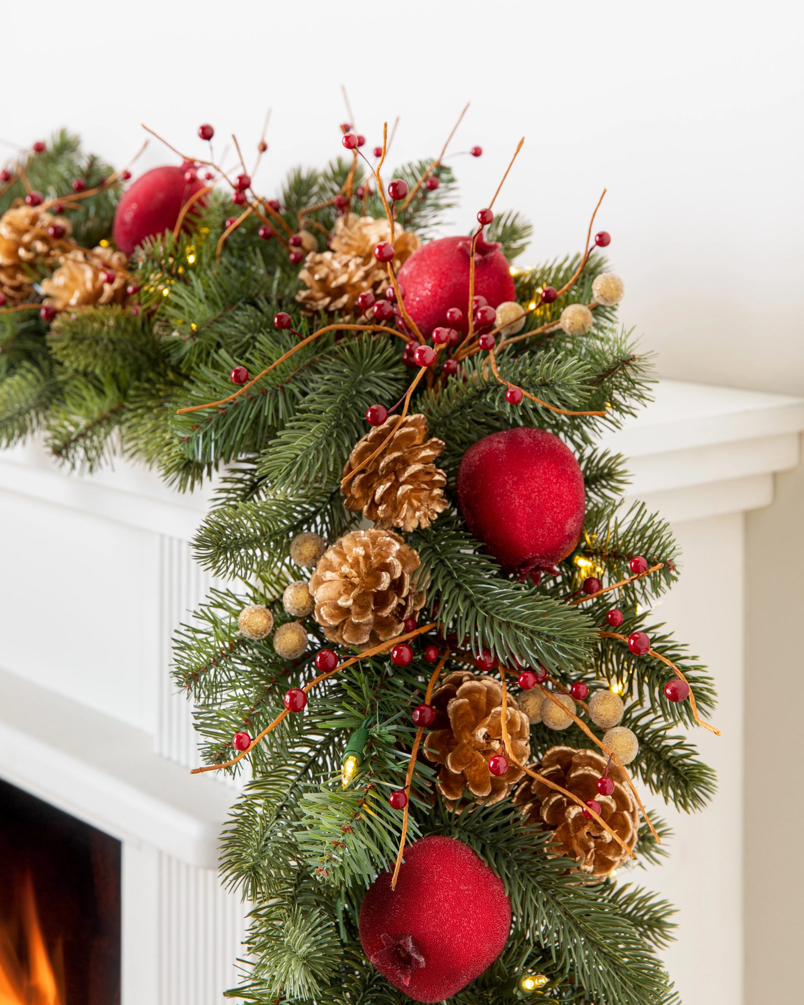 Lush Artificial Garland with Red Apples on a White Mantel Lush Artificial Garland with Red Apples on a White Mantel — Christmas Garland