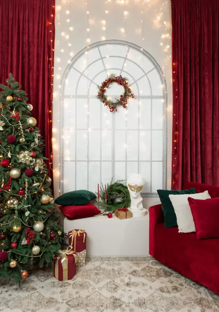 Dramatic Red Velvet Curtains Complementing a Christmas Tree and Sofa Dramatic Red Velvet Curtains Complementing a Christmas Tree and Sofa — Red and White Christmas Tree