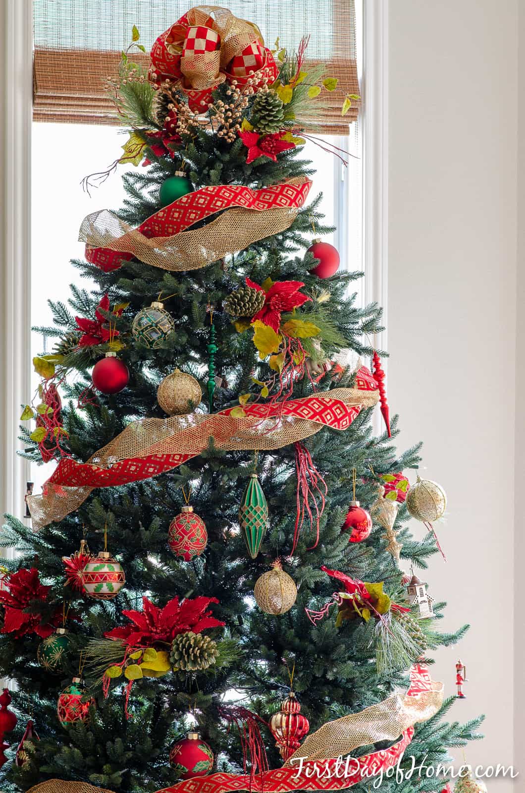 Christmas Tree with Bold Red and Gold Ribbon — Red and Gold Christmas Tree