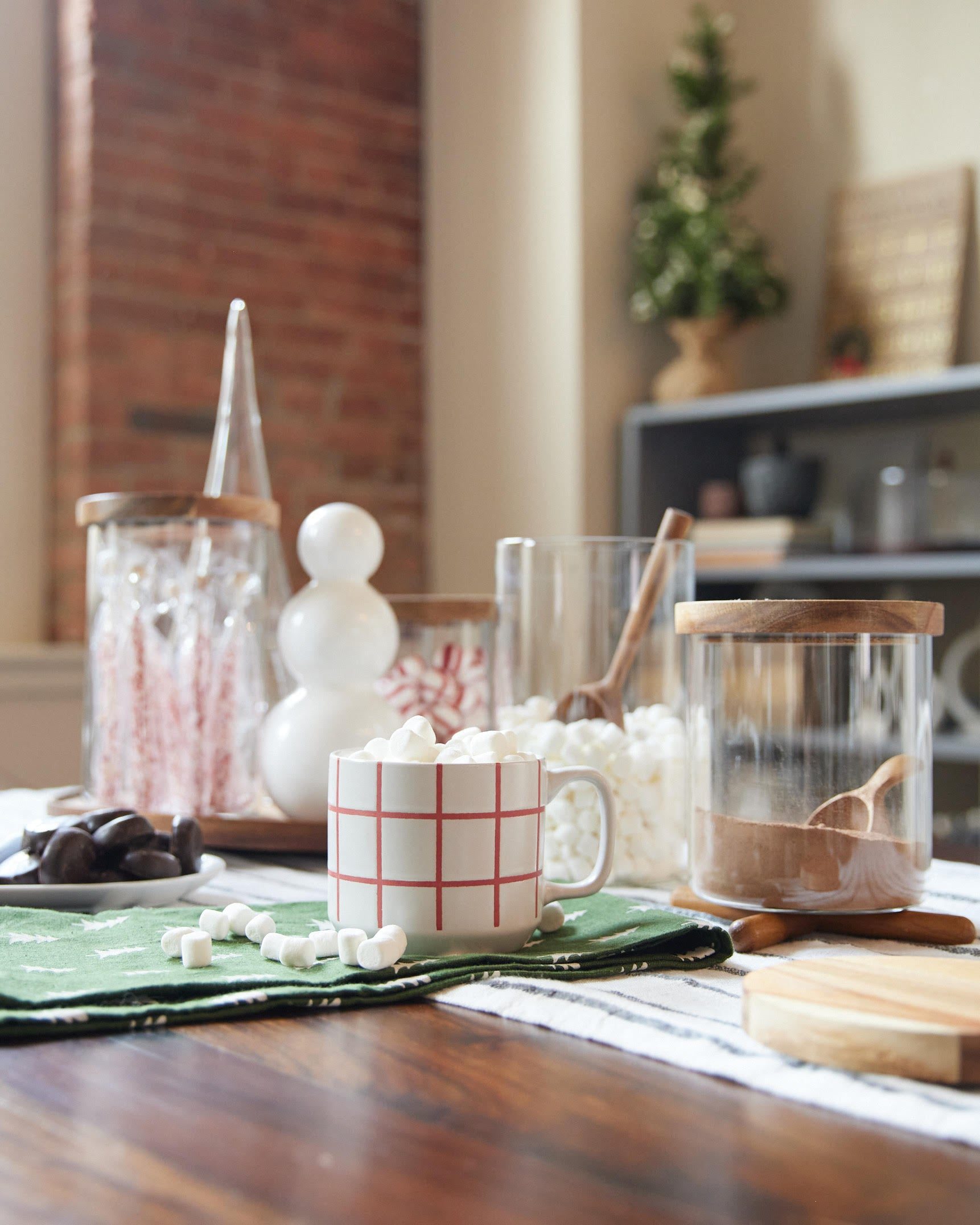 Tabletop Hot Cocoa Bar with Clear Glass Jars Tabletop Hot Cocoa Bar with Clear Glass Jars — Christmas Hot Cocoa Bar