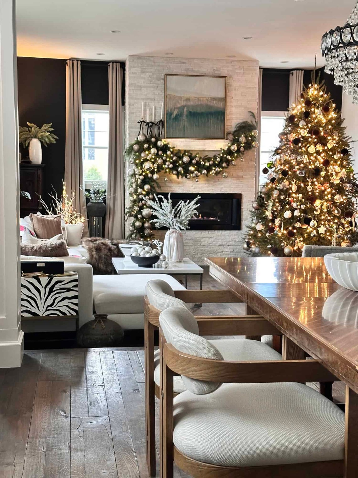 Open-Plan Living with Illuminated Christmas Tree and Fireplace Open-Plan Living with Illuminated Christmas Tree and Fireplace — Elegant Christmas Decor