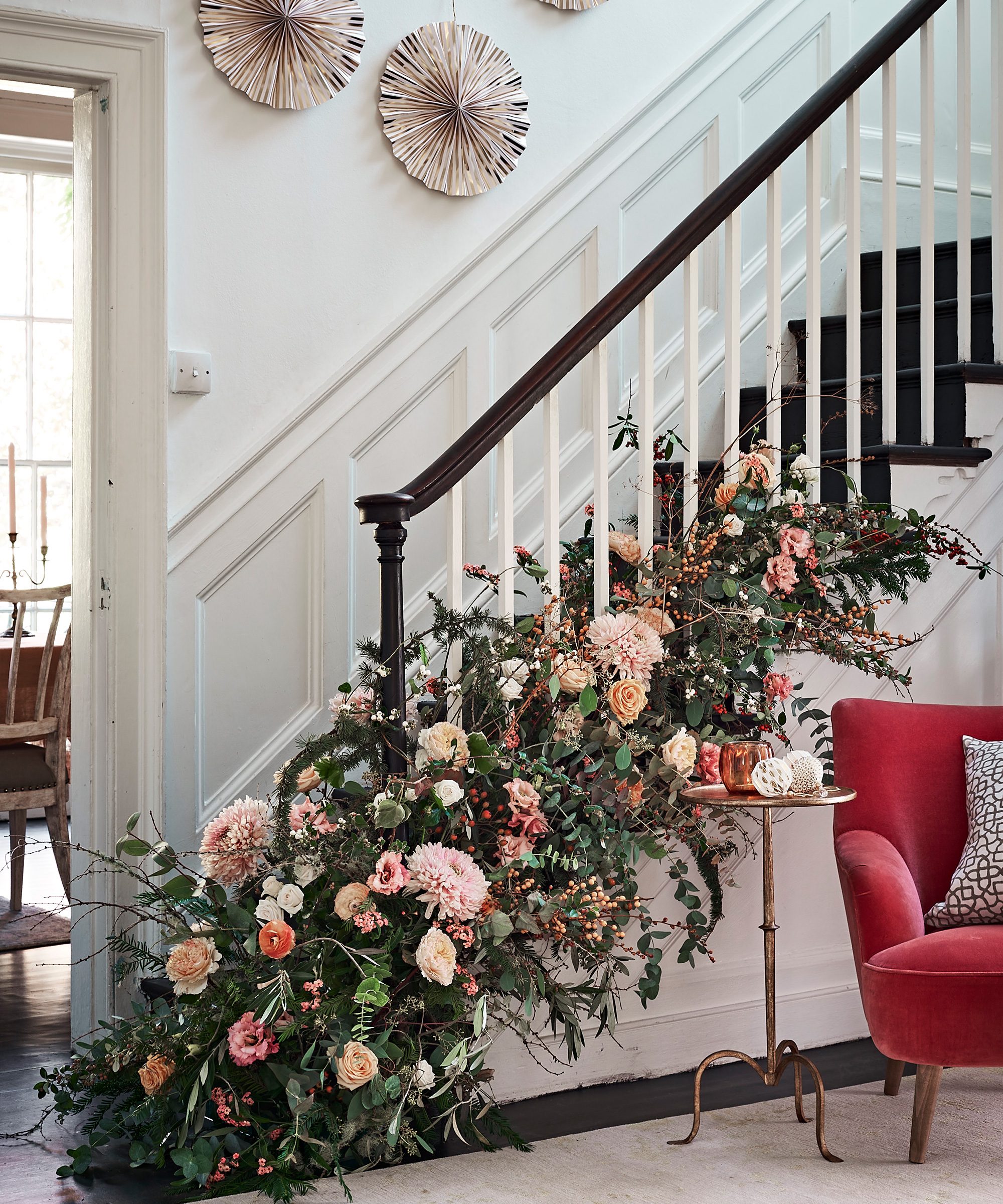 Romantic Cascading Floral Garland Down the Staircase Romantic Cascading Floral Garland Down the Staircase — Christmas Staircase Decor