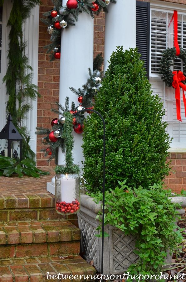 Hanging Mason Jar Lantern with Cranberries and Garland — Christmas Porch Lanterns