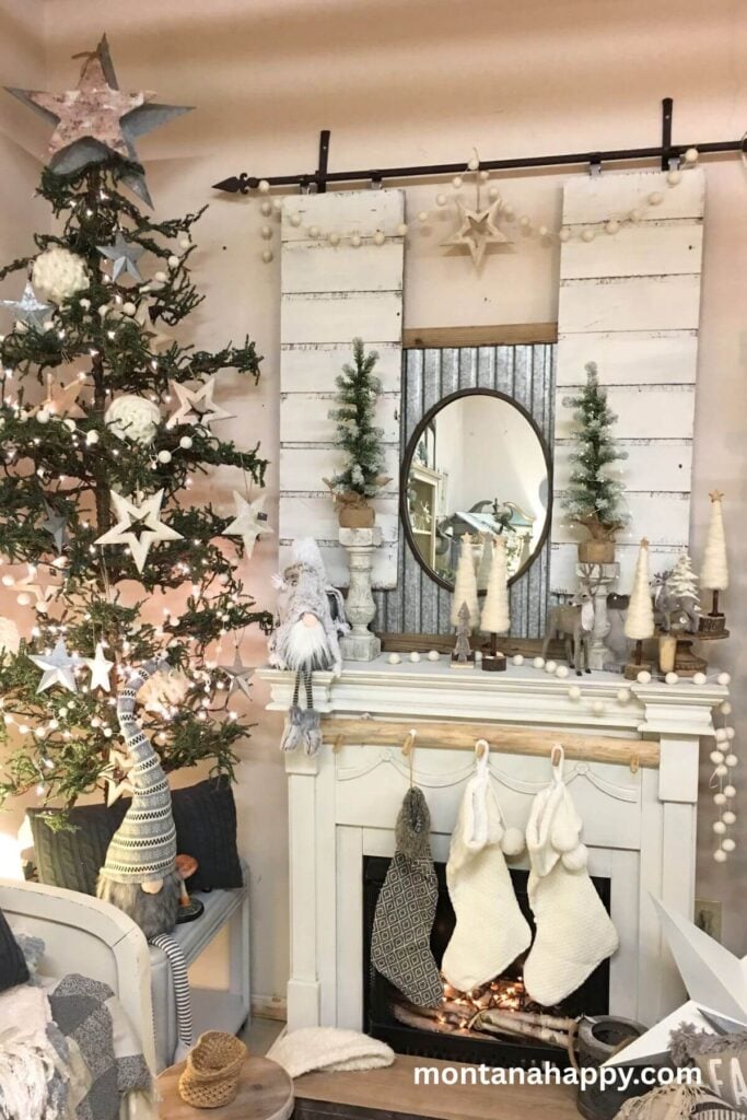 Farmhouse Living Room with Christmas Tree and Fireplace Decor — Vintage Christmas Decor