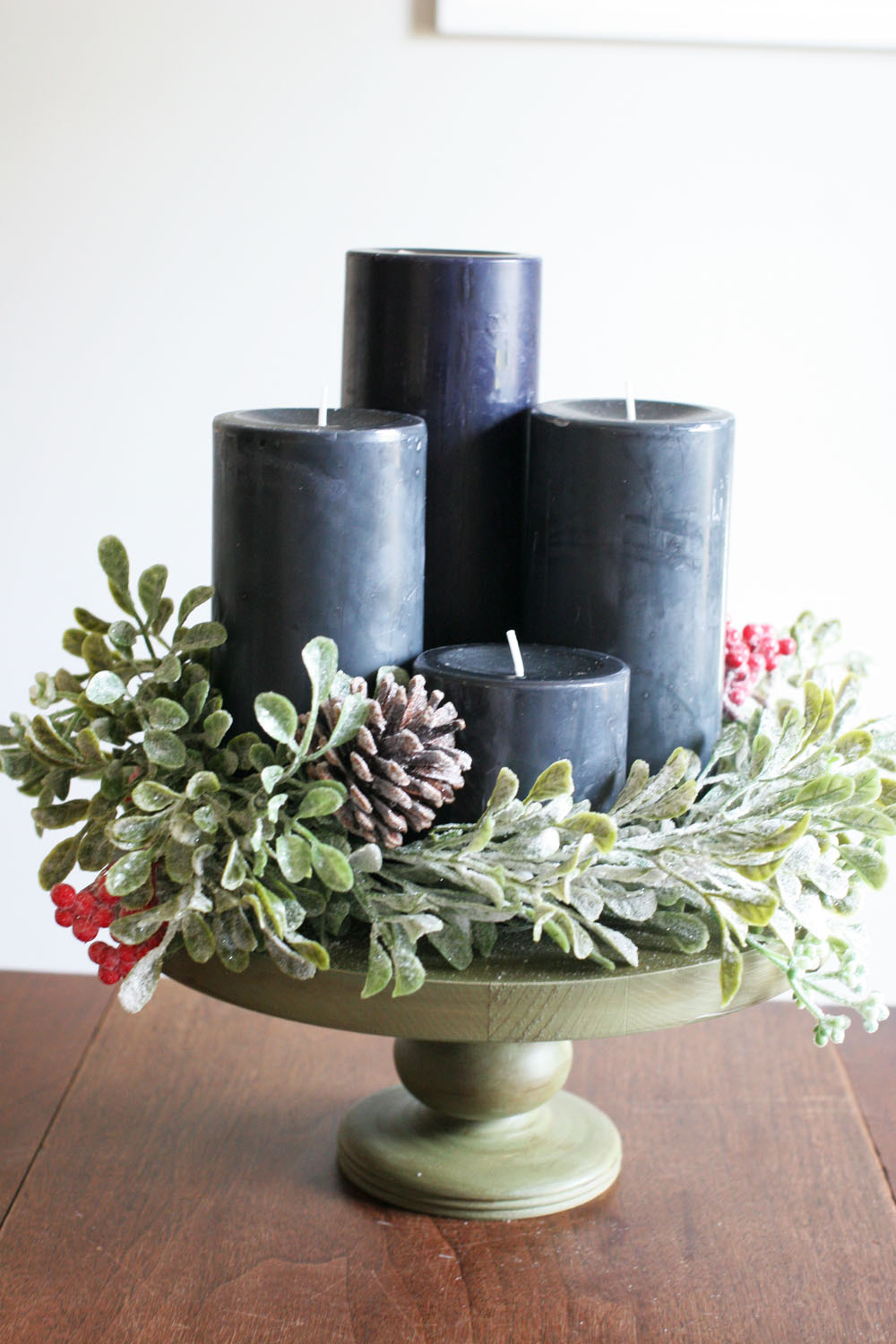 Modern Rustic Wreath with Dark Grey Candles Modern Rustic Wreath with Dark Grey Candles — Advent Wreath
