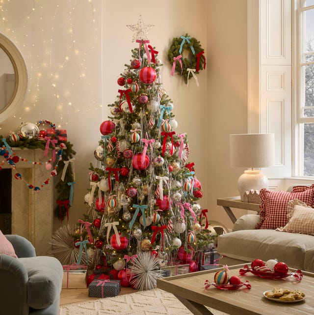 Star Topper Amidst a Vibrant Mix of Ornaments — Christmas Tree Topper