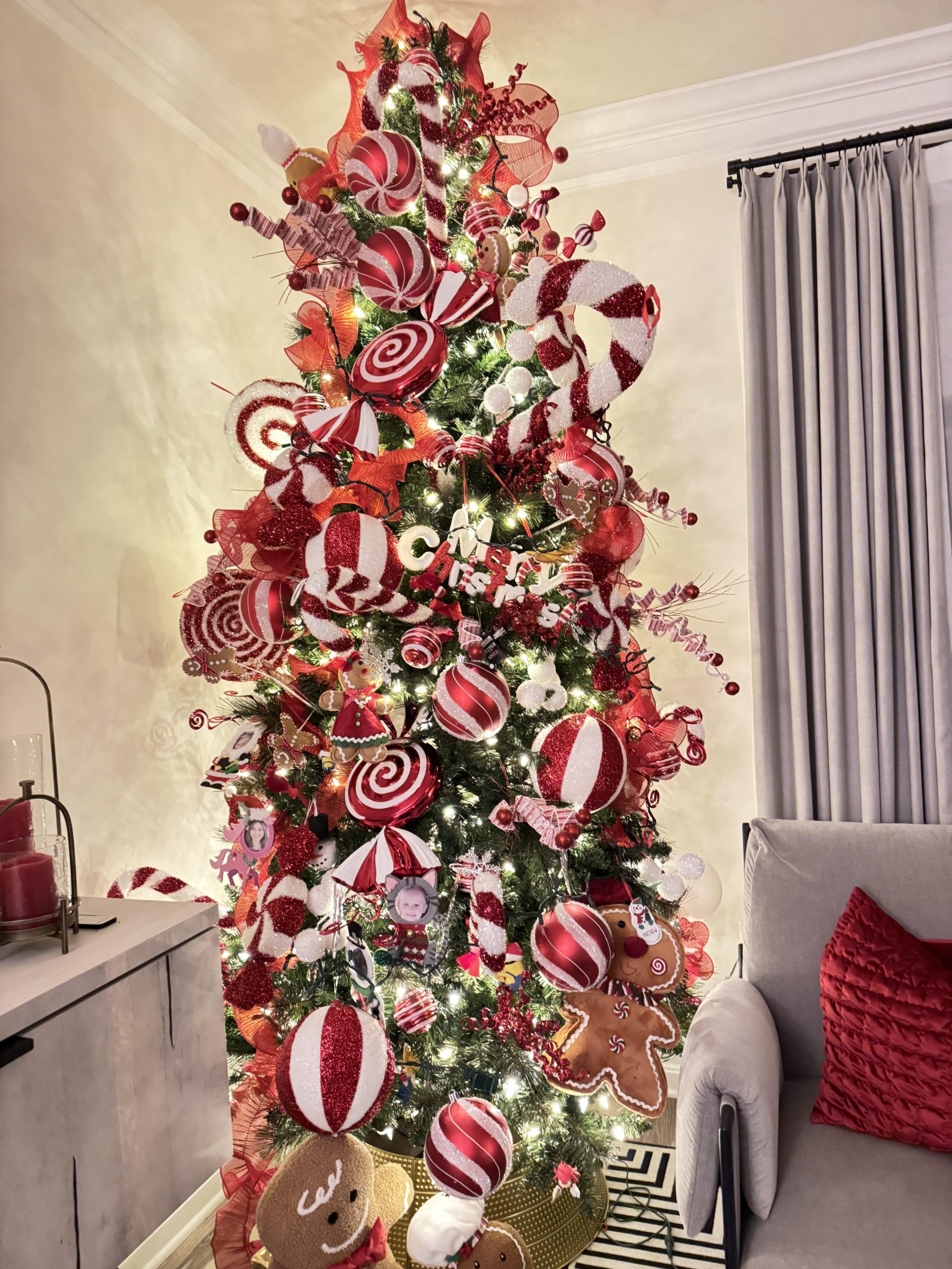 Maximalist Christmas Tree with Overwhelming Candy Decorations — Candy Cane Christmas Tree