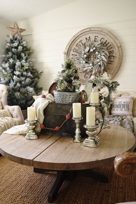 Rustic Farmhouse Coffee Table with Galvanized Bucket Rustic Farmhouse Coffee Table with Galvanized Bucket — Christmas Coffee Table Decor