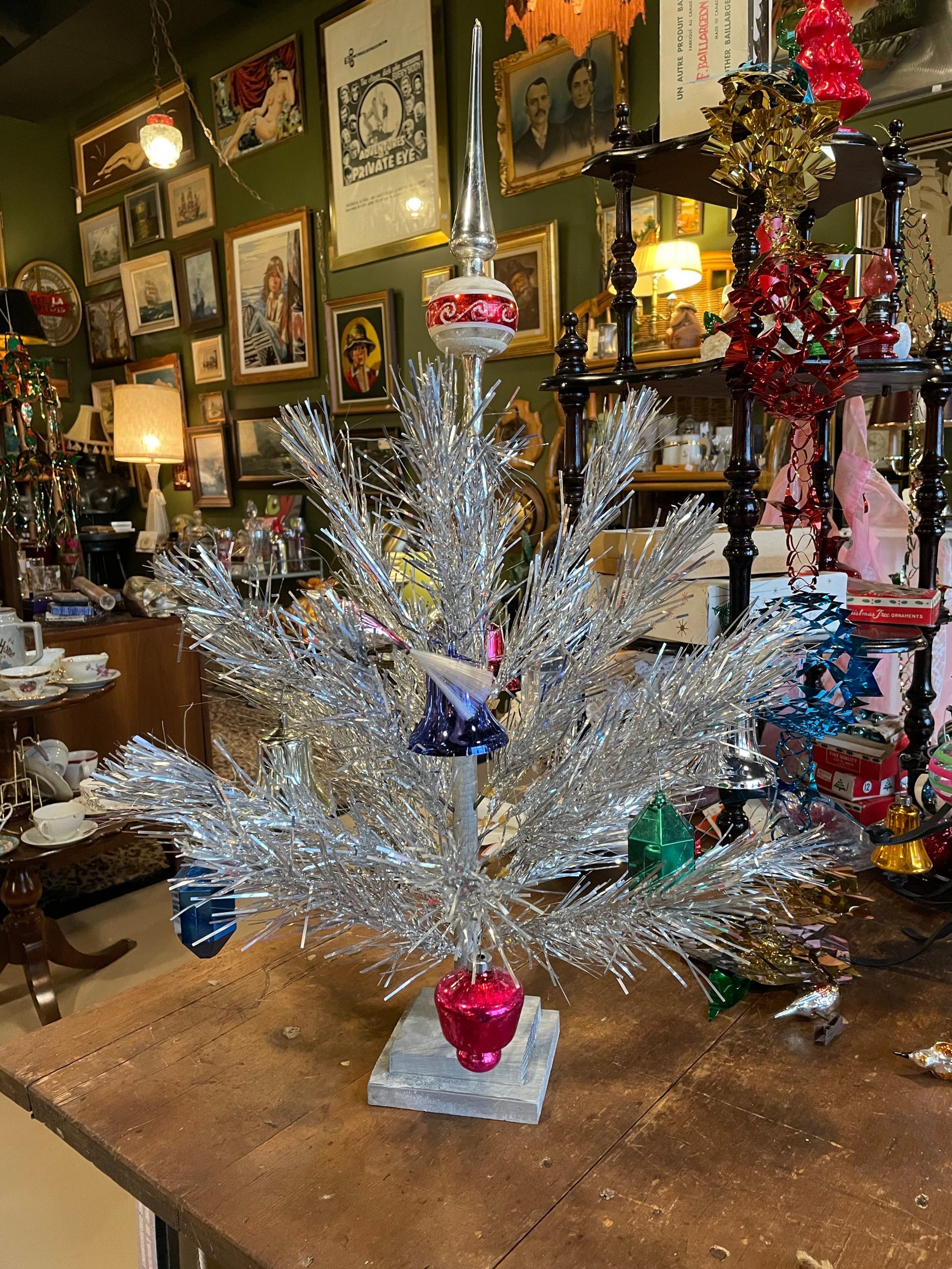Sparkling Silver Tinsel Tree with Vintage Glass Ornaments on Rustic Table — Vintage Christmas Tree