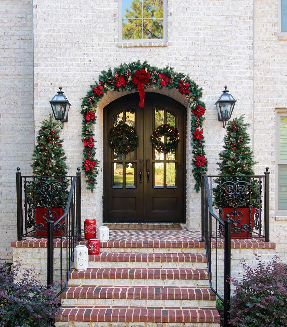 Grand Entrance with Arched Garland and Poinsettias Grand Entrance with Arched Garland and Poinsettias — Traditional Christmas Decor