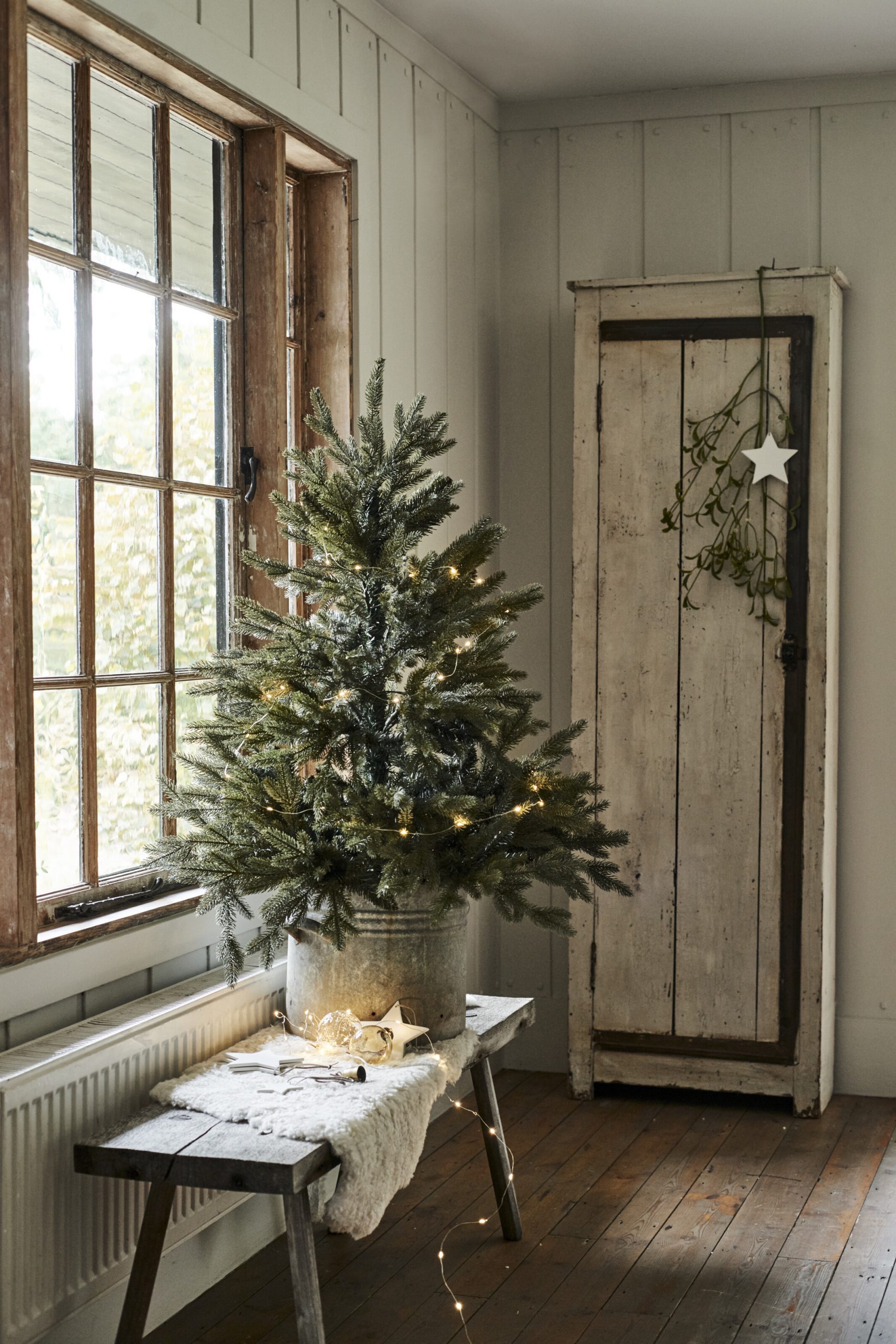 Farmhouse Style Tree on a Rustic Wooden Bench — Small Christmas Tree Decor