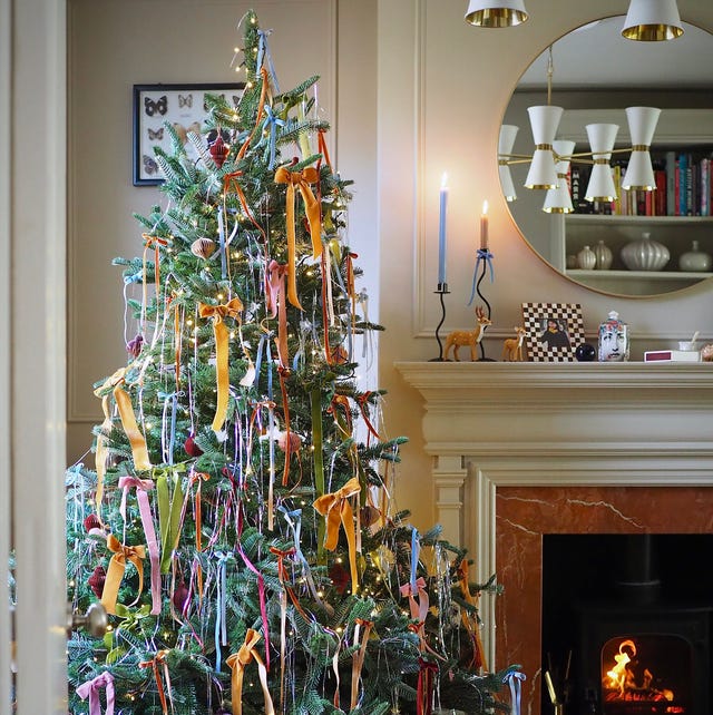 Traditional Opulence: Velvet Ribbons and Ornate Details — Christmas Tree Trends