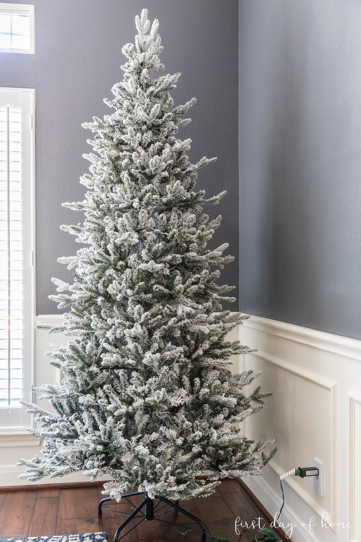 Unadorned Flocked Christmas Tree Showcasing Texture — Flocked Christmas Tree Decor