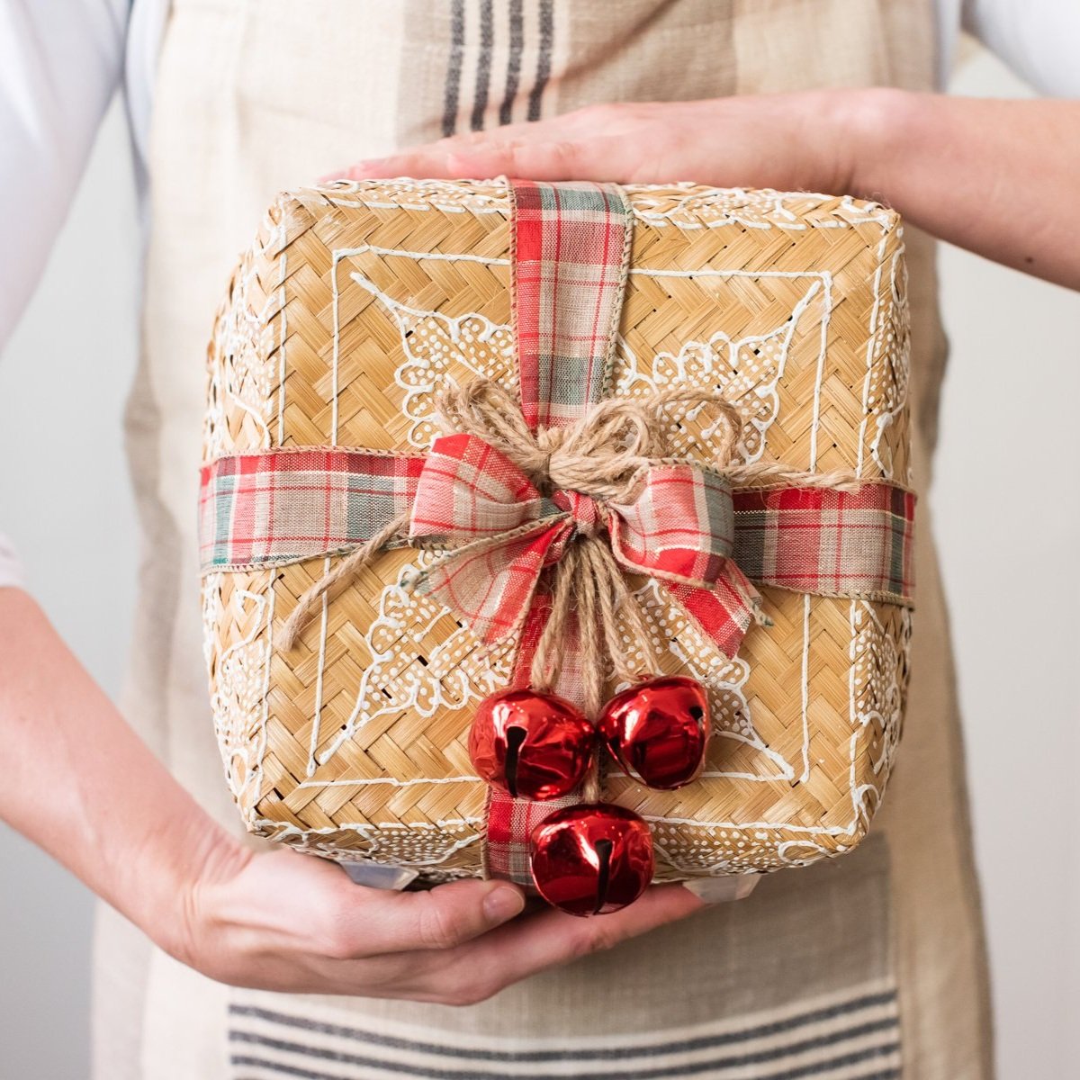 Rustic Basket: Woven Texture Rustic Basket: Woven Texture — Christmas Gift Wrapping