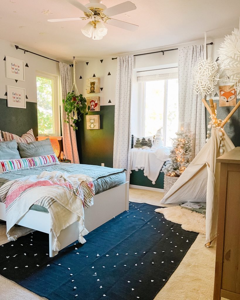 Boho Bedroom with Festive Teepee and Christmas Tree — Kids Bedroom Christmas Decor