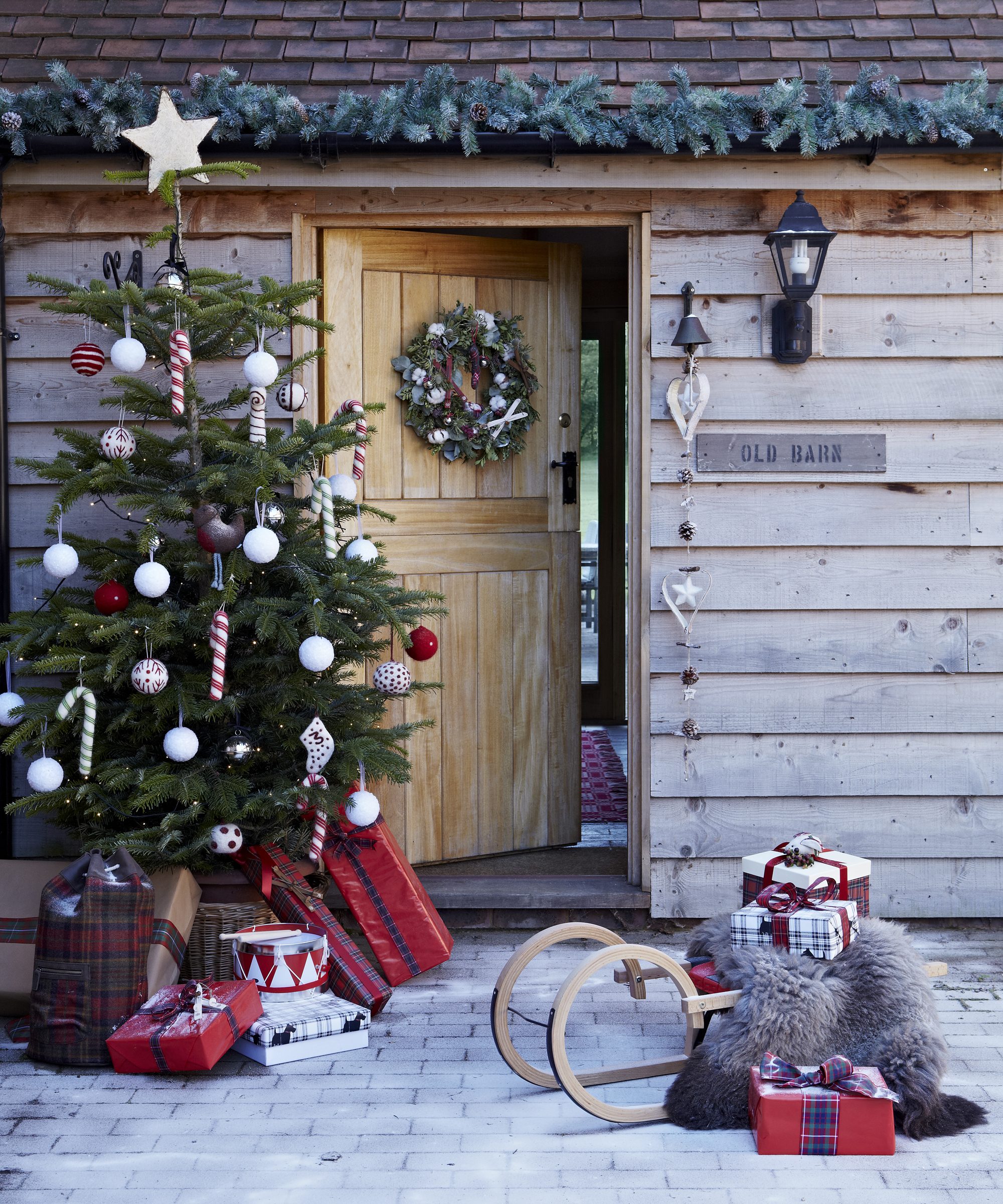 Rustic House Entrance with Decorated Christmas Tree and Gifts — Christmas House Exterior Decor