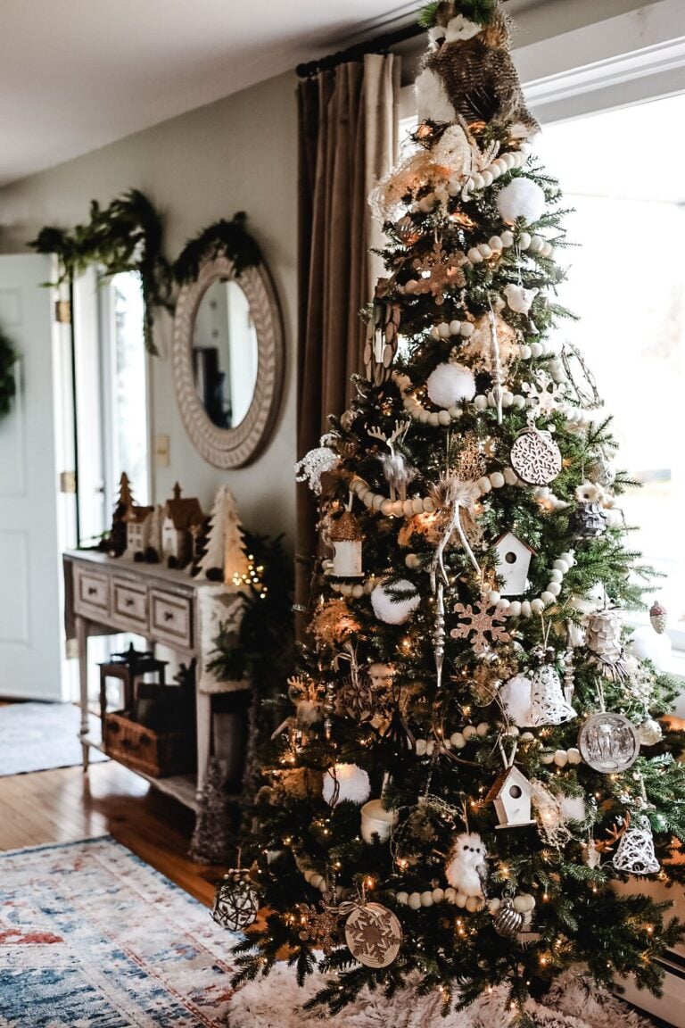Neutral Rustic Christmas Tree with Natural Ornaments — Christmas Tree Decorating