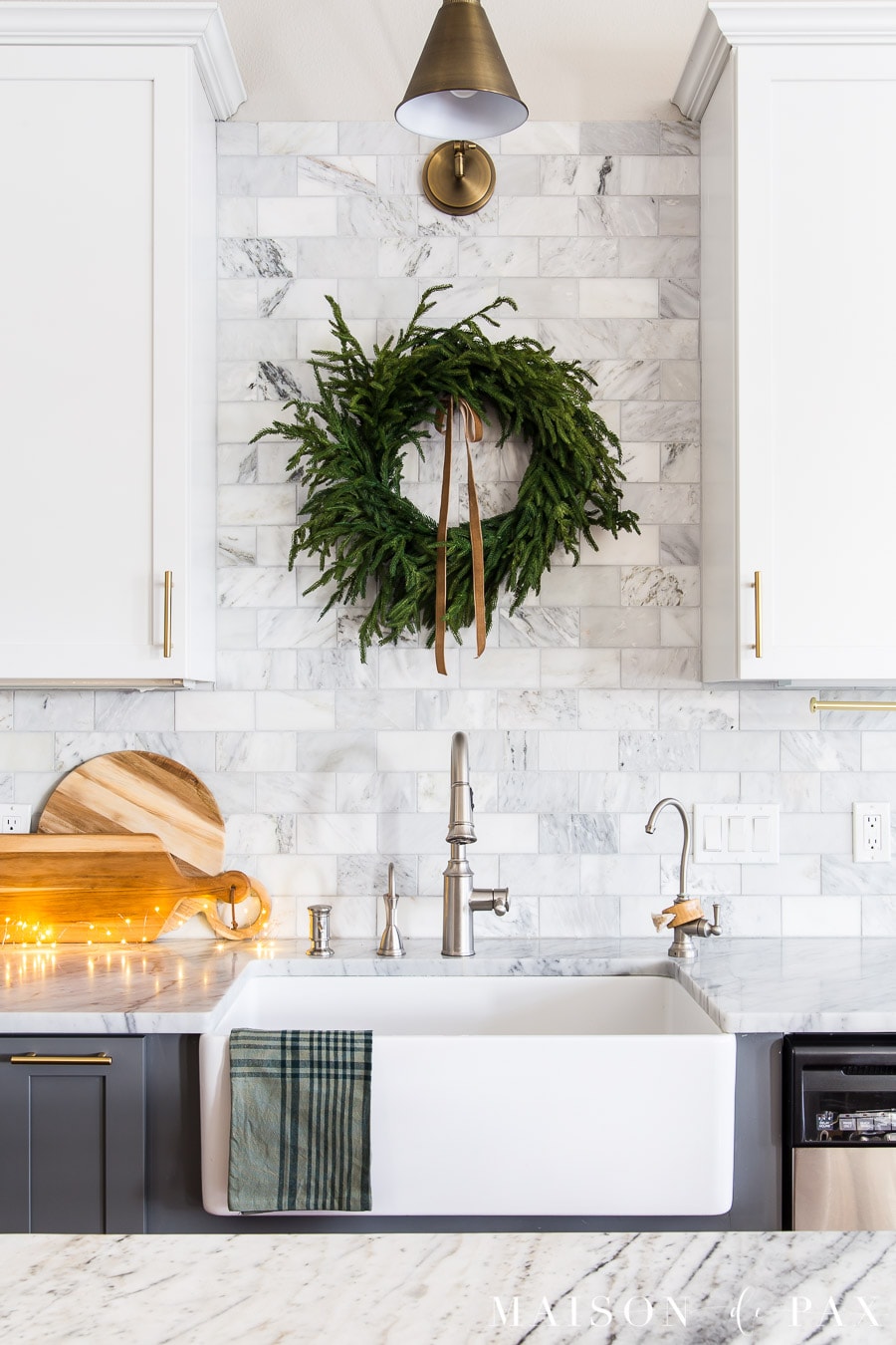 Modern Kitchen Wreath on Marble Backsplash Modern Kitchen Wreath on Marble Backsplash — Simple Christmas Decor