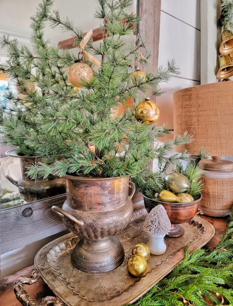 Shelf Decor Visual Idea — Christmas Shelf Decor
