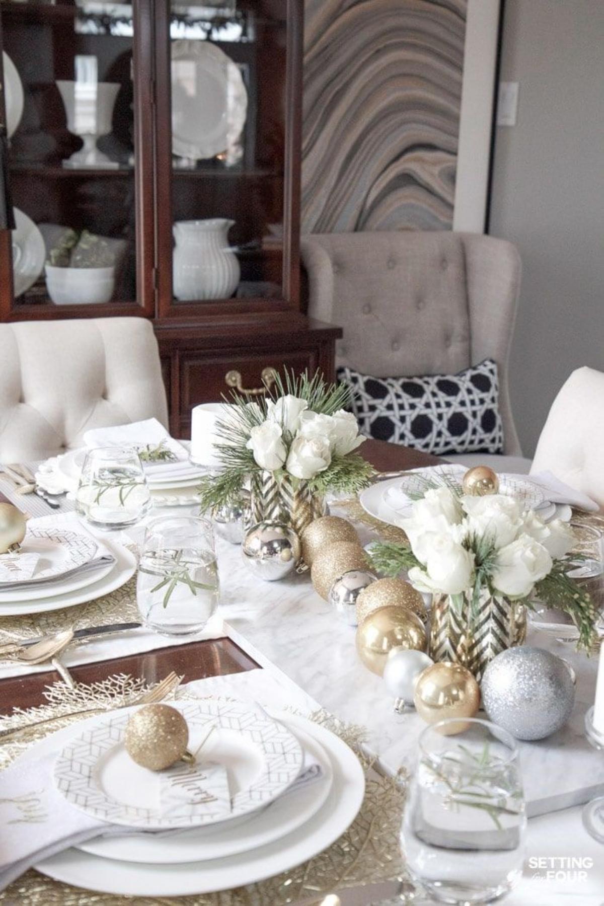 Green Tree Motif Plates and Abundant Greenery for an Elegant Christmas Table Green Tree Motif Plates and Abundant Greenery for an Elegant Christmas Table — Elegant Christmas Table Setting