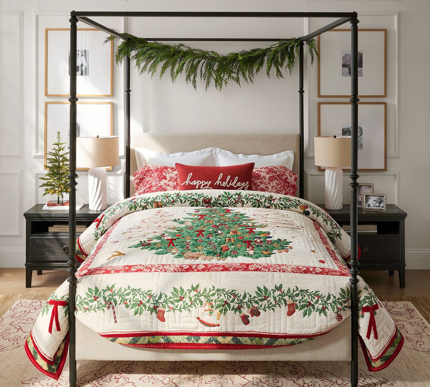 Christmas Bedroom with Tree Motif Quilt and Garland Christmas Bedroom with Tree Motif Quilt and Garland — Christmas Bedroom Decor