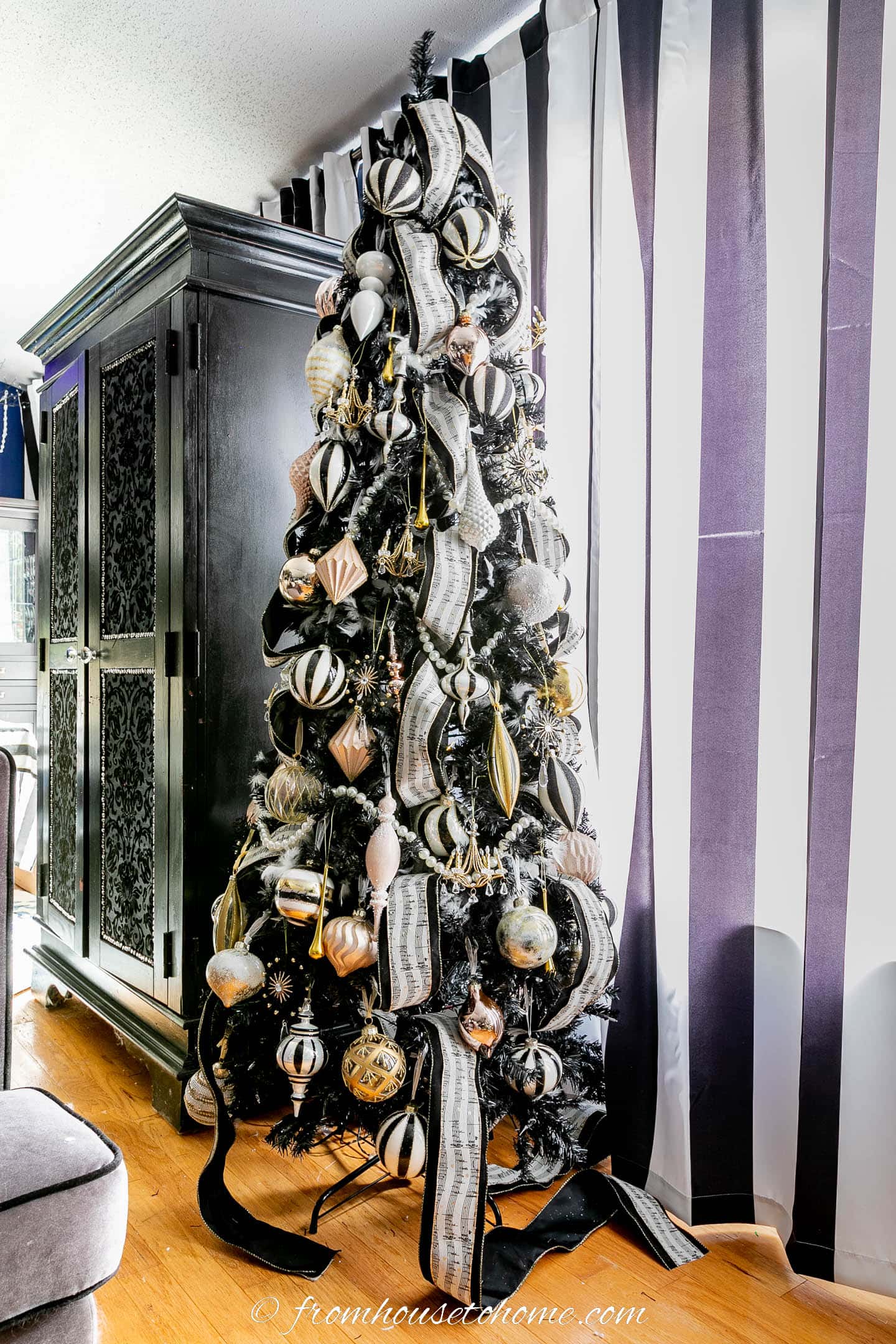 Glamorous Black Christmas Tree with Monochrome Ribbon — Vertical Ribbon Christmas Tree