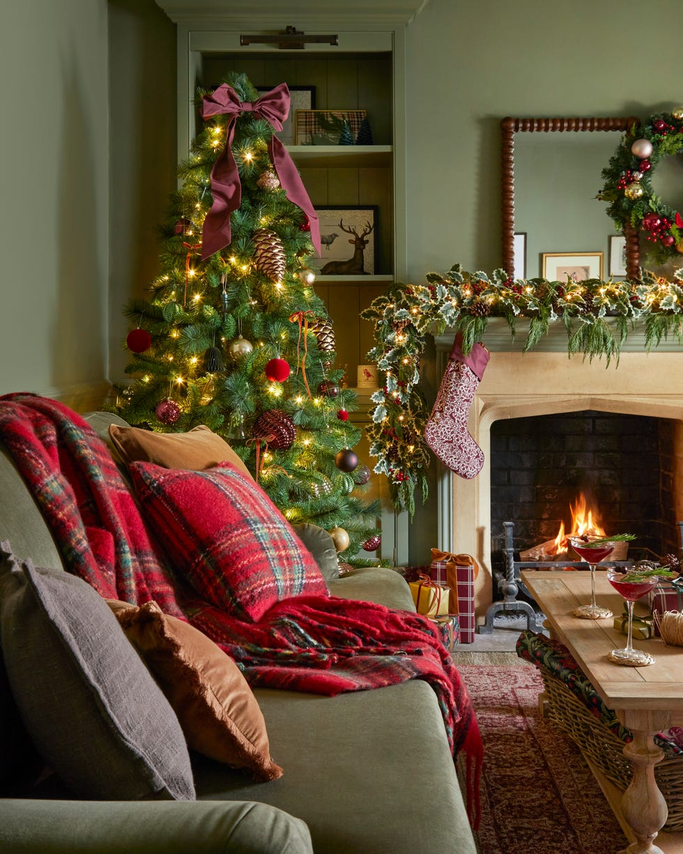 Classic Living Room with Fireplace and Christmas Tree Classic Living Room with Fireplace and Christmas Tree — Traditional Christmas Decor