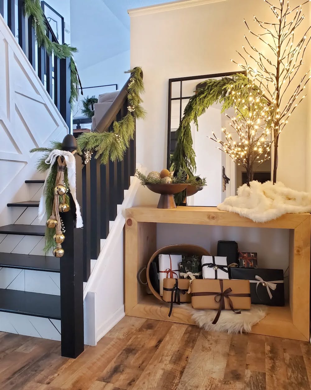 Modern Garland with Gold Bells and Faux Fur Modern Garland with Gold Bells and Faux Fur — Christmas Stair Garland