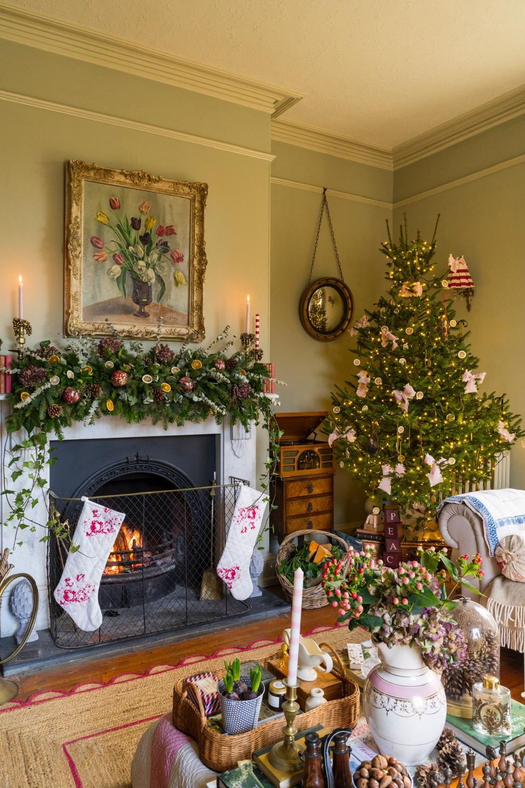 Traditional Christmas Tree with Dried Fruit and Felt Ornaments — Christmas Tree Decorating