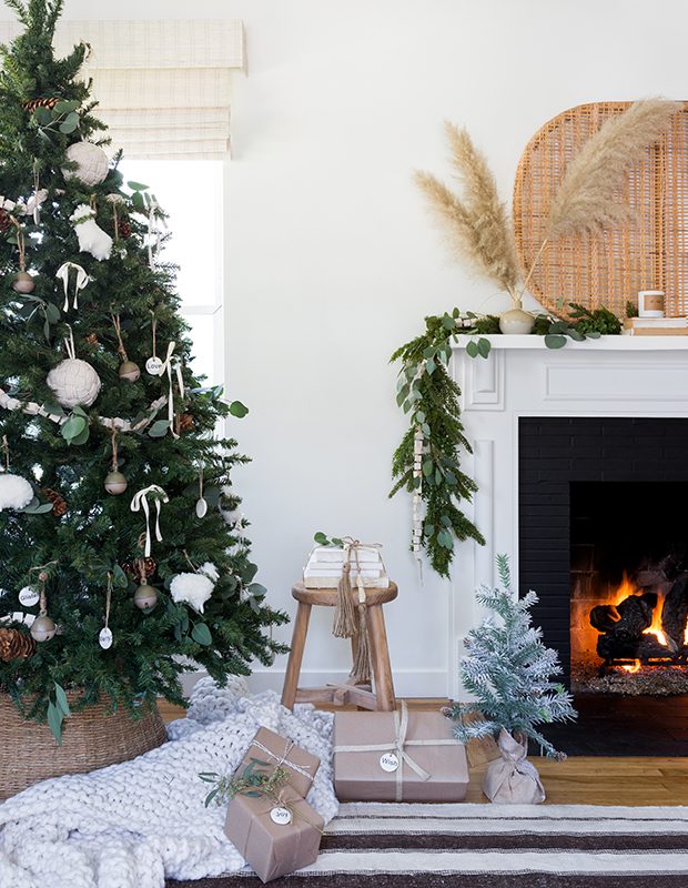Boho Christmas Tree with Natural Pinecone Ornaments and Pampas Grass — Boho Christmas Decor