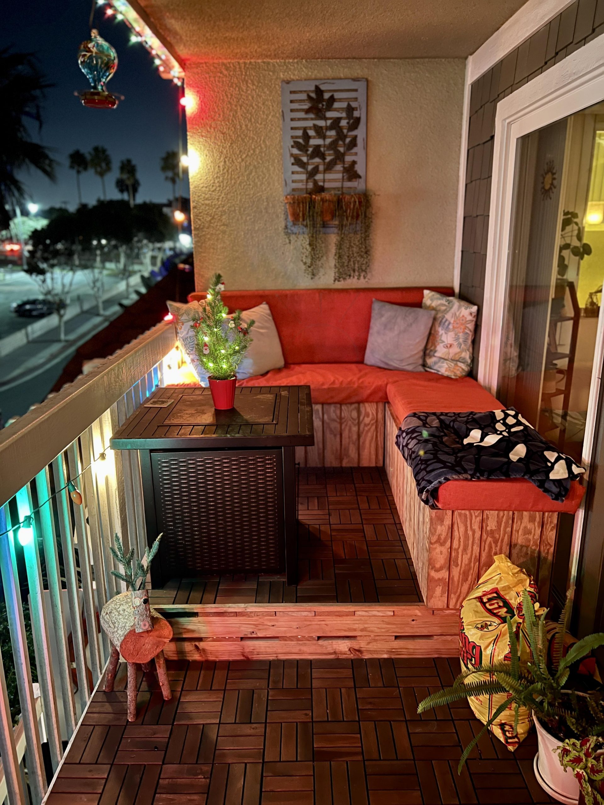 Modern Eclectic Balcony with Colorful Lights and Fire Pit Modern Eclectic Balcony with Colorful Lights and Fire Pit — Christmas Balcony Decor