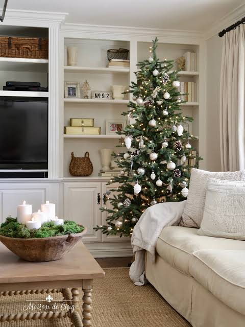 Farmhouse Living Room with Decorated Christmas Tree and Shelves Farmhouse Living Room with Decorated Christmas Tree and Shelves — Farmhouse Christmas Decor