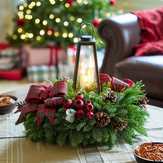 Traditional Wreath Centerpiece with Lantern and Plaid Traditional Wreath Centerpiece with Lantern and Plaid — Simple Christmas Centerpiece