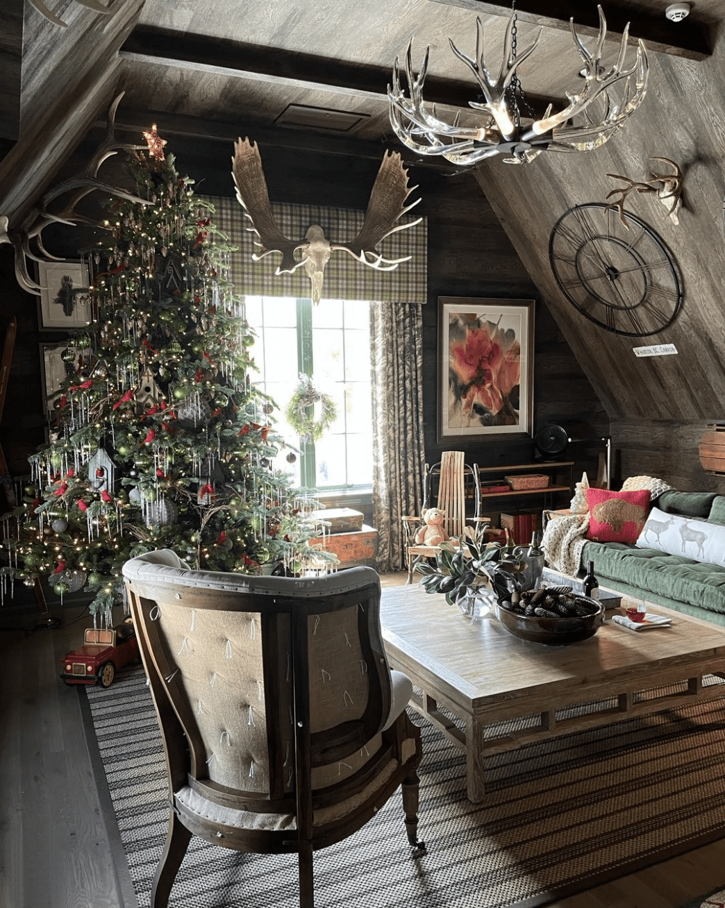 Rustic Cabin Living Room with Plaid and Natural Wood Rustic Cabin Living Room with Plaid and Natural Wood — Rustic Christmas Decor