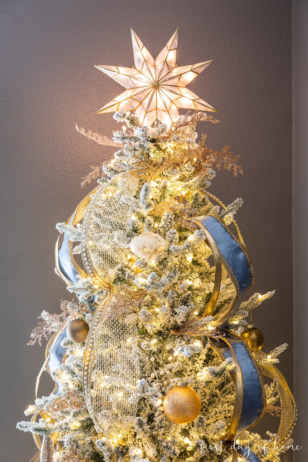 Illuminated Star Topper for Glamorous Holiday Glow — Christmas Tree Topper