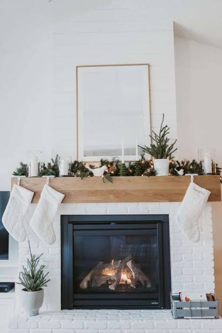 Bright Farmhouse Mantel with Subtle Festive Touches Bright Farmhouse Mantel with Subtle Festive Touches — Farmhouse Christmas Mantel