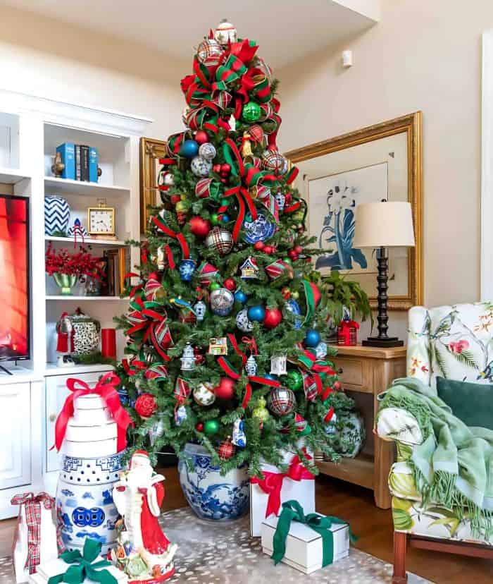 Maximalist Living Room with Ginger Jar Accents Maximalist Living Room with Ginger Jar Accents — Christmas Tree Trends 2026