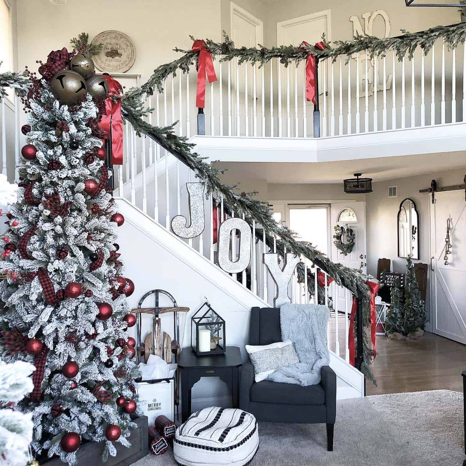 Modern Farmhouse Staircase with Flocked Tree and 'JOY' Letters Modern Farmhouse Staircase with Flocked Tree and 'JOY' Letters — Christmas Staircase Decor
