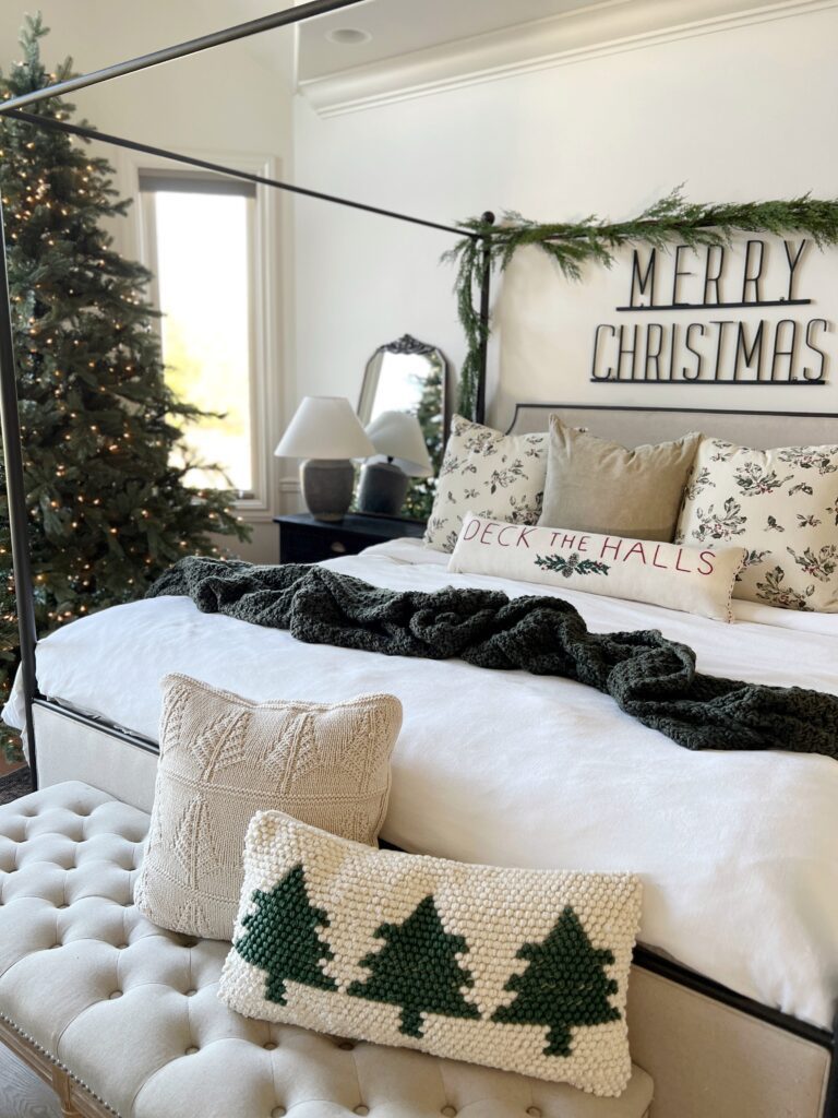 Neutral Modern Farmhouse Christmas Bedroom with Four-Poster Bed Neutral Modern Farmhouse Christmas Bedroom with Four-Poster Bed — Christmas Bedroom Decor
