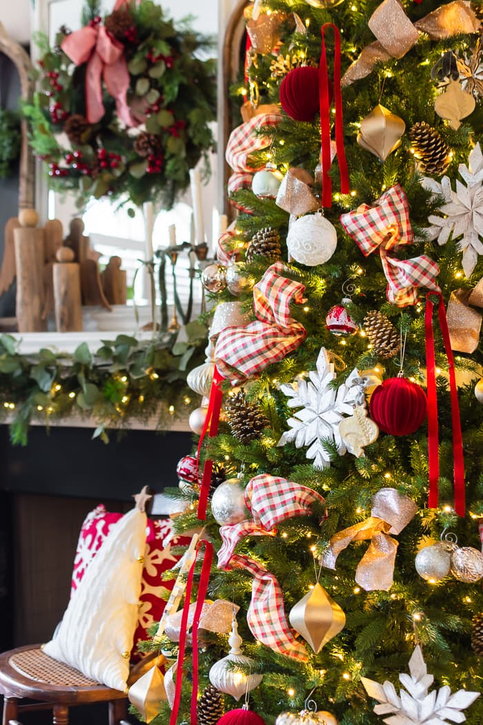 Close-Up of Red and Gold Tree with Plaid Ribbon — Red and Gold Christmas Tree