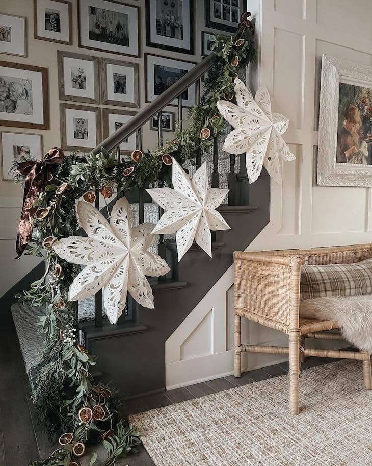 Boho Staircase with Greenery, Dried Oranges, and Oversized Paper Stars Boho Staircase with Greenery, Dried Oranges, and Oversized Paper Stars — Christmas Staircase Decor