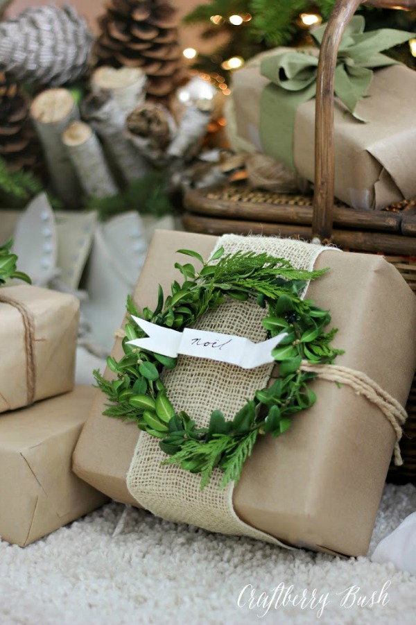 Miniature Wreath: Natural Accent Miniature Wreath: Natural Accent — Christmas Gift Wrapping