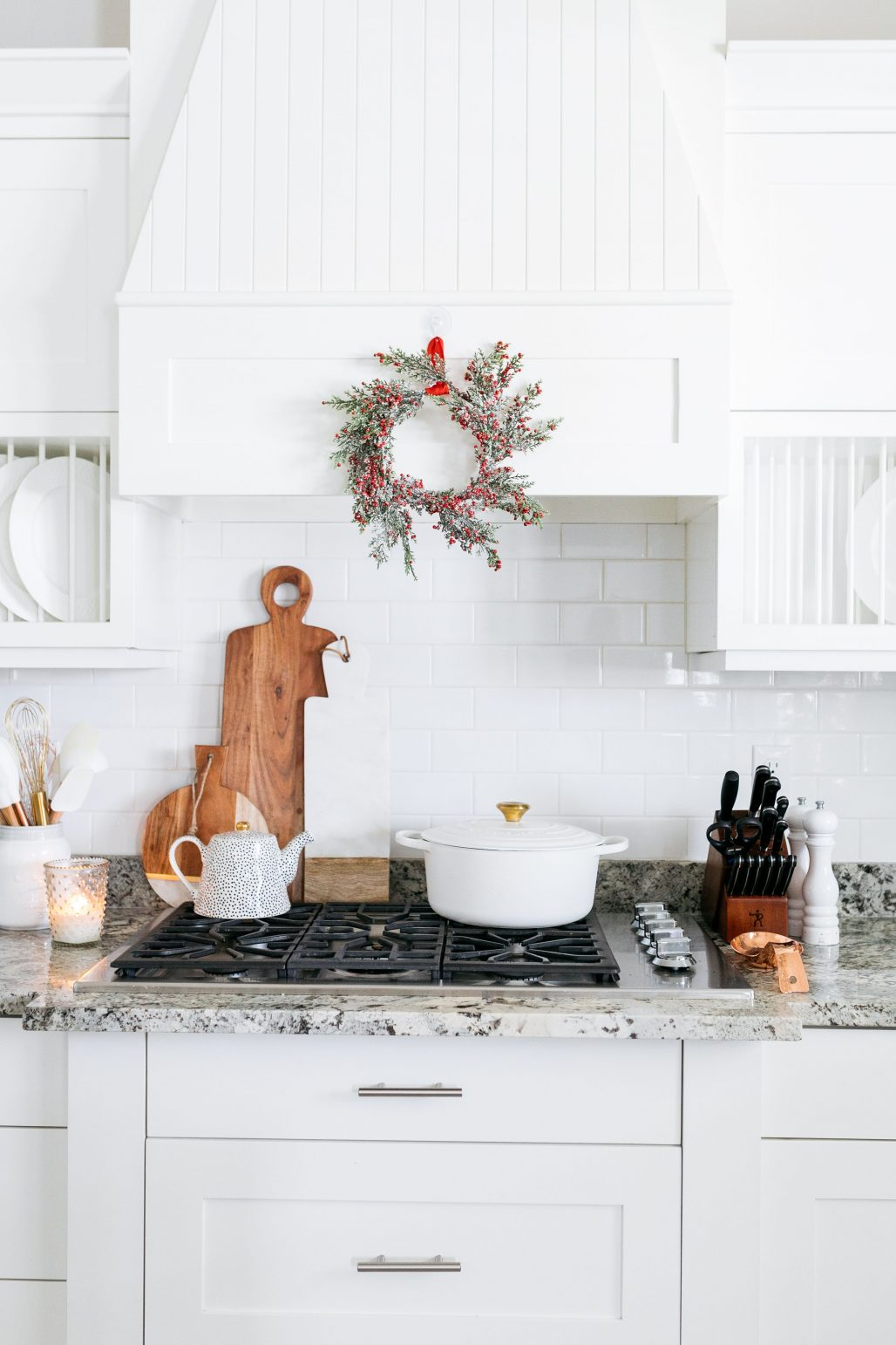 Modern Kitchen with Festive Berry Wreath Above Stove — Modern Christmas Decor