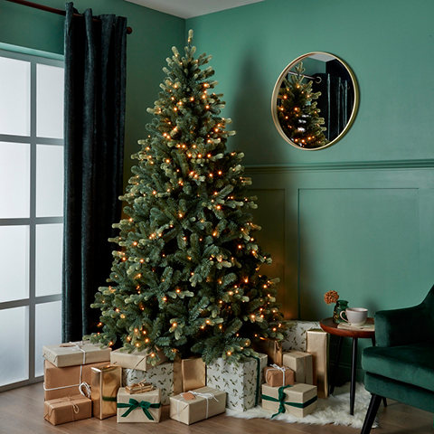 Modern Living Room with a Centered Festive Centerpiece Modern Living Room with a Centered Festive Centerpiece — Christmas Tree Trends 2026