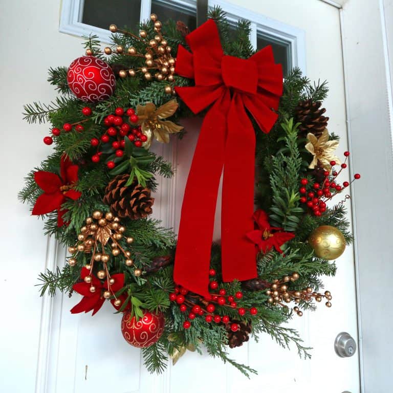 Traditional Wreath with Bold Red Bow and Poinsettias Traditional Wreath with Bold Red Bow and Poinsettias — Christmas Wreath