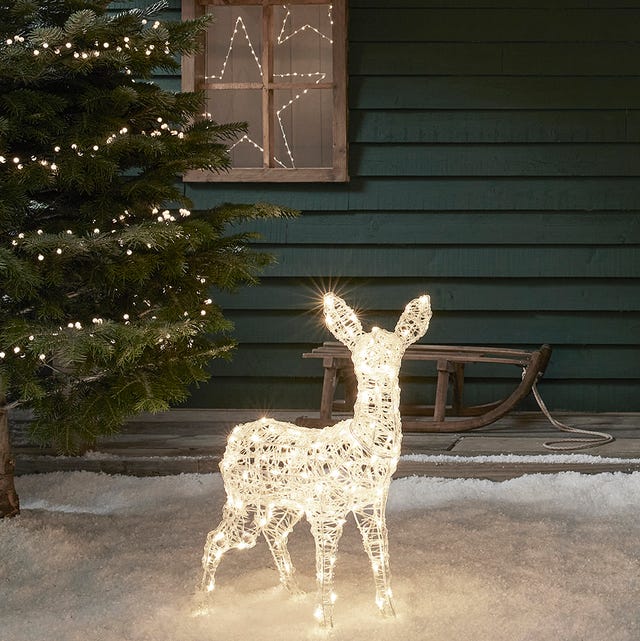 Classic Snowy Yard with a Sparkling Wire Reindeer Classic Snowy Yard with a Sparkling Wire Reindeer — Outdoor Christmas Lights