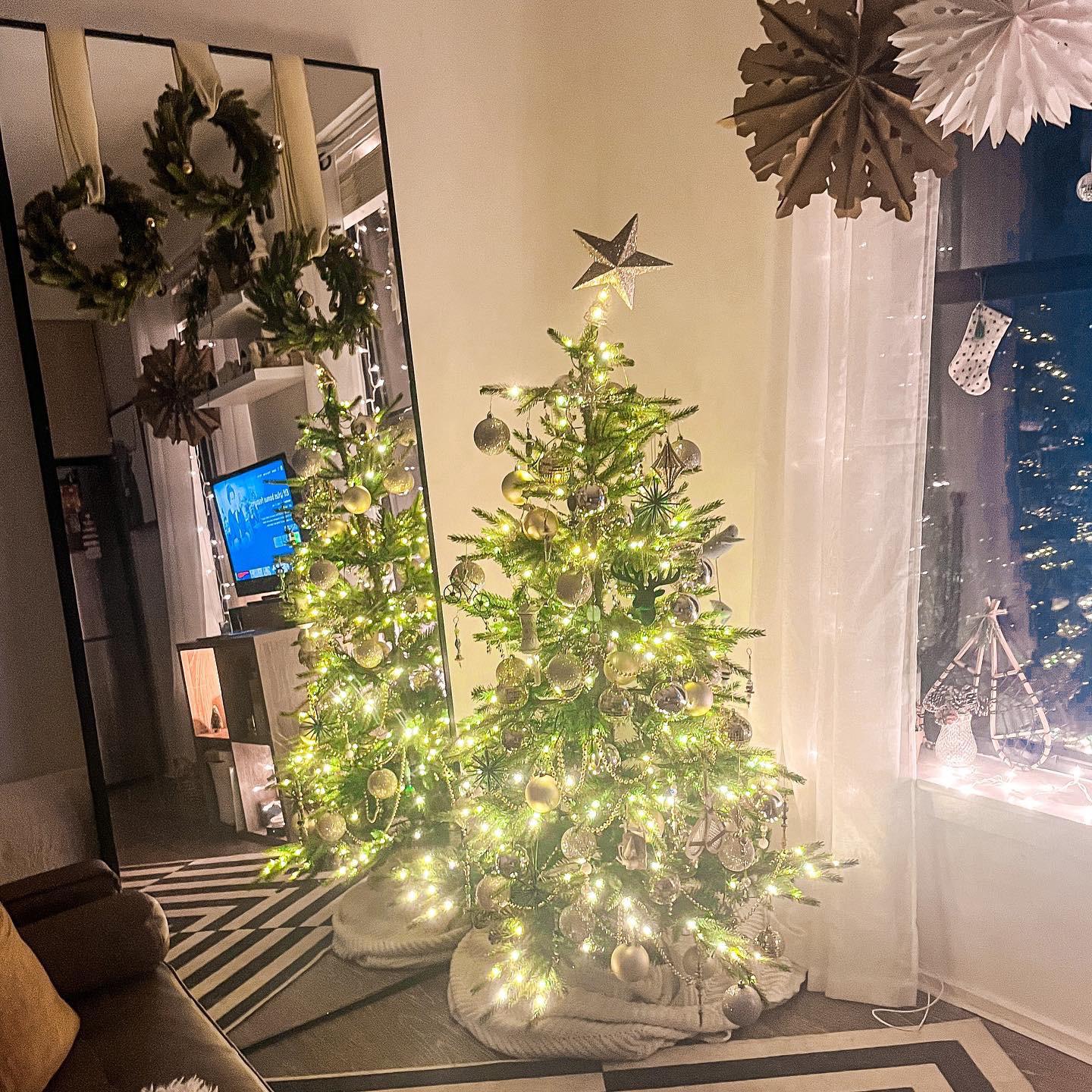 Sparkling Tree Reflected in a Large Mirror — Christmas Apartment Decor