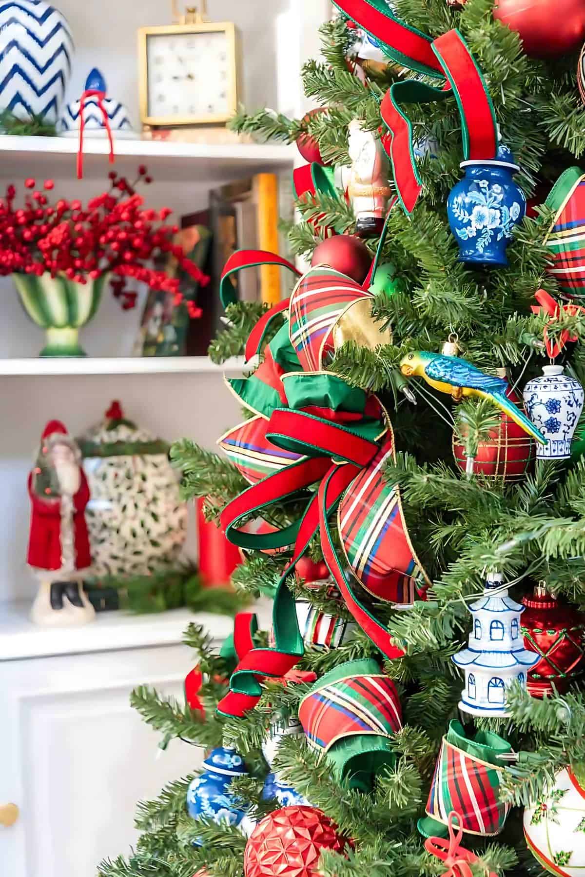 Close-Up Of Decorated Tree Branches Chinoiserie Christmas Tree Ornaments with Red and Green Accents — Red and Green Christmas
