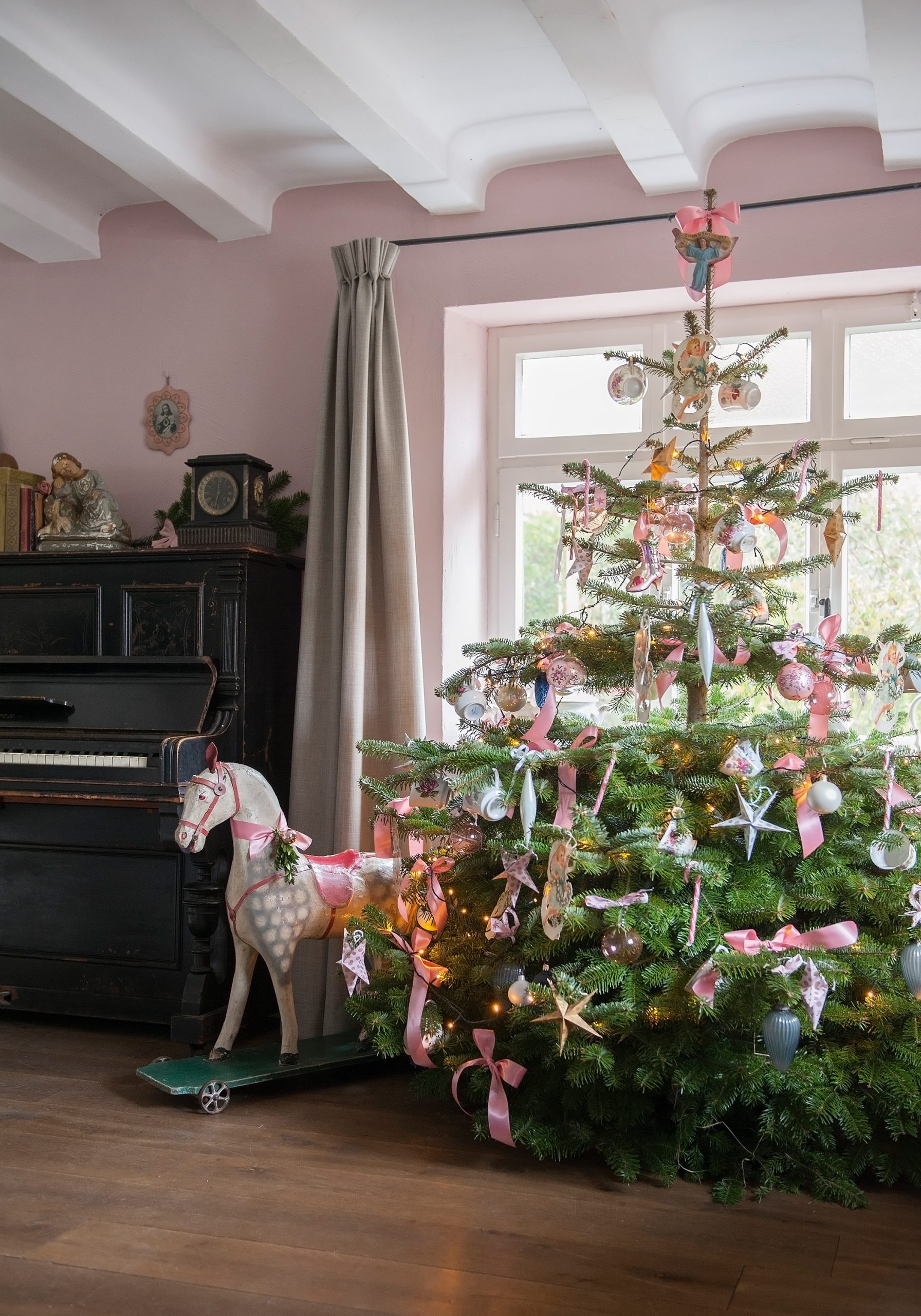 27 stunning Christmas tree ideas that are beyond festive | Real Homes