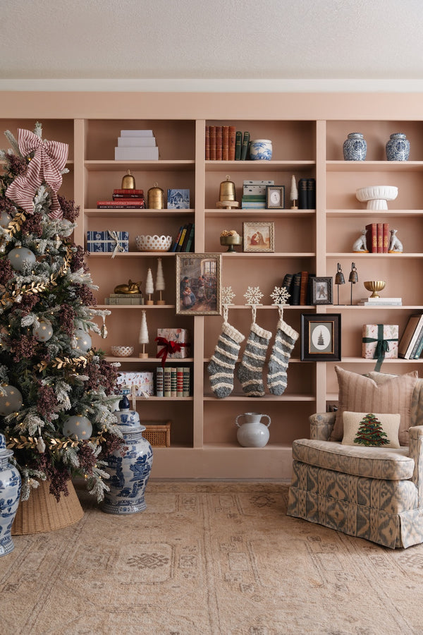 Hutch with Christmas Dinnerware and Gold Accents Hutch with Christmas Dinnerware and Gold Accents — Christmas Bookshelf Decor
